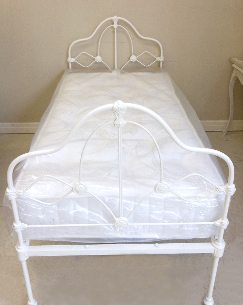 IB4203 Victorian iron single bed